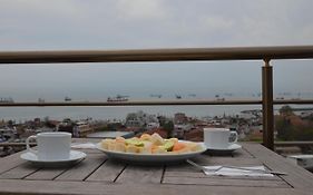 The Reina Hotel  3*